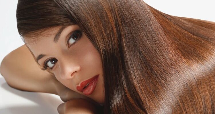 Ботокс для волосся: Що це таке і як він оживляє ваші локони?