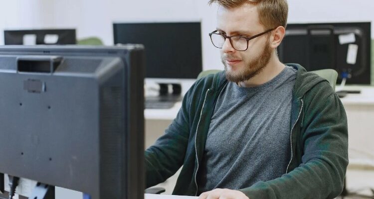 ІТ: Визначення, основні поняття та їх вплив на сучасний світ