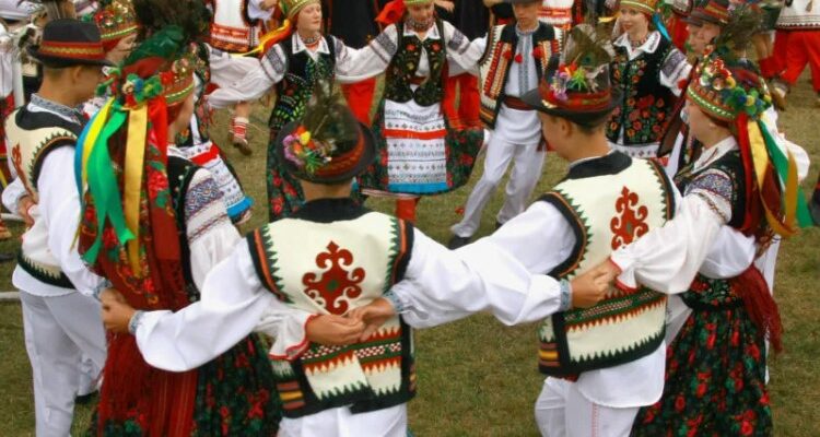 Коломийки: Що це таке і чому вони важливі для української культури