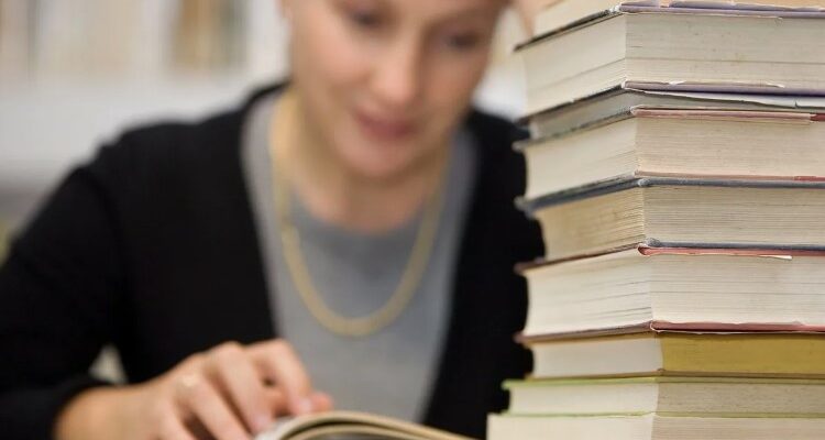 Курсова робота: визначення, важливість і поради для успішного написання