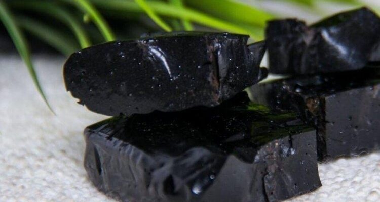 Все, що потрібно знати про муміє: користь, застосування та походження