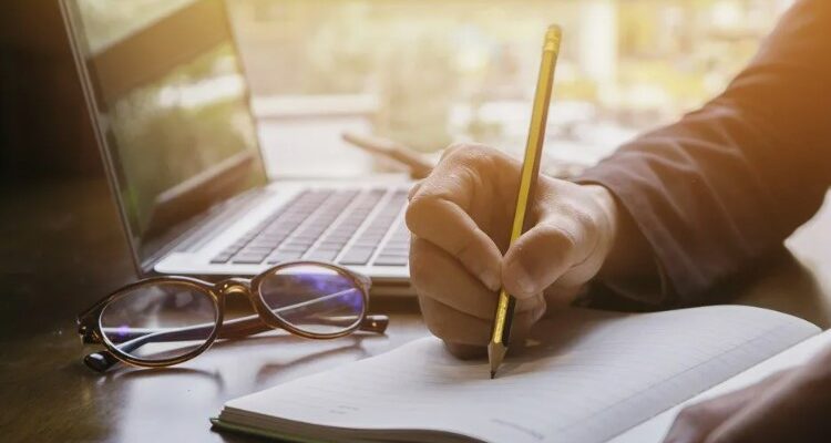 Що таке новела: визначення, особливості та приклади для розуміння