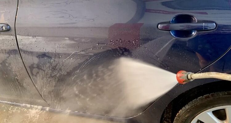 Осмос на мийці: Як працює та які має переваги для чистоти авто