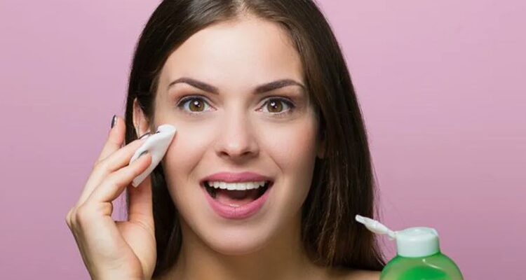 Що таке тонер для обличчя: користь, застосування та поради експертів