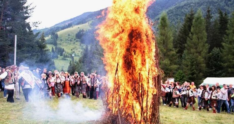 Ватра: Визначення, історія та роль у українській культурі та традиціях