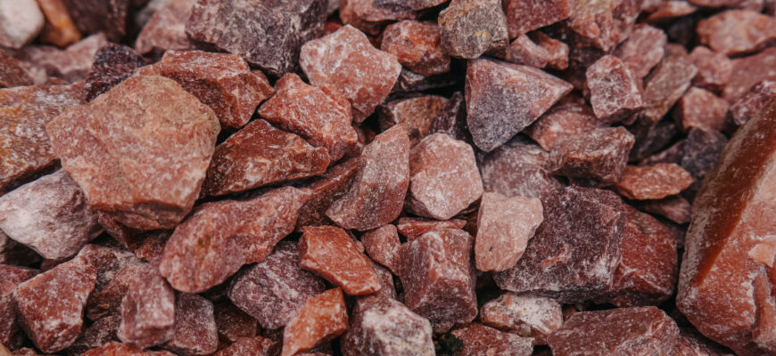 Що таке кварцит? Властивості, застосування і відмінності від граніту