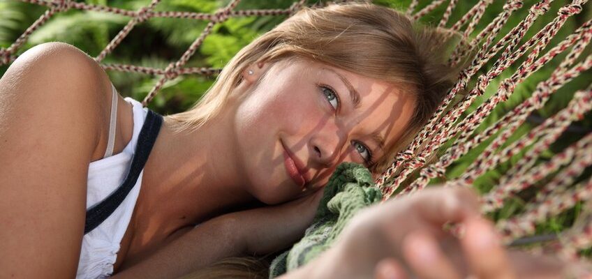 Жінка і дівчина: основні відмінності та важливі етапи життя