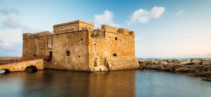 Пафос: визначення, приклади та роль в літературі та повсякденності