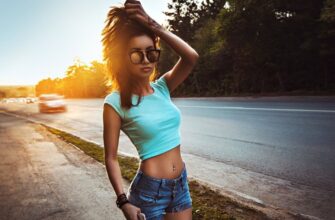 З чим поєднувати блакитний топ: модні поради та стильні образи