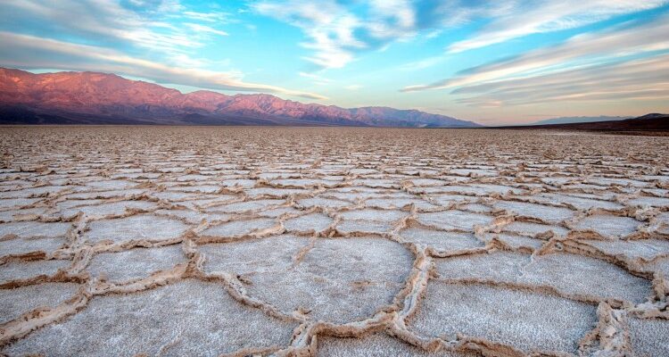 ТОП-10 захопливих фактів про Долину Смерті: що варто знати туристам