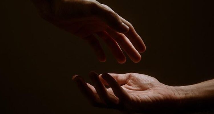 Емпатія: визначення, різновиди та поради для розвитку здібностей