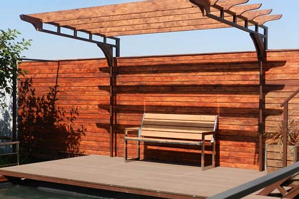 Пергола: Як Обрати та Встановити Ідеальну Конструкцію для Саду