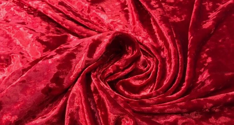 Оксамитова розкіш: Як обрати та доглядати за виробами з оксамиту