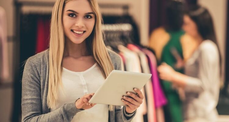 Промоутер: Роль, обов’язки та ключові завдання професії в Україні