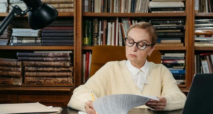 Багатозначні слова: визначення, приклади та їх роль в мові