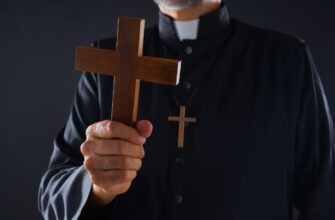 Акафіст: що це таке і як правильно читати цей молитовний жанр