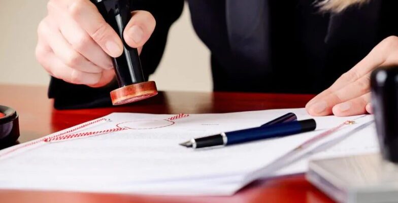 Апостиль: Що це таке та як його отримати в Україні?