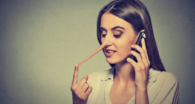 Біла брехня: що це таке та чи варто її використовувати у житті?