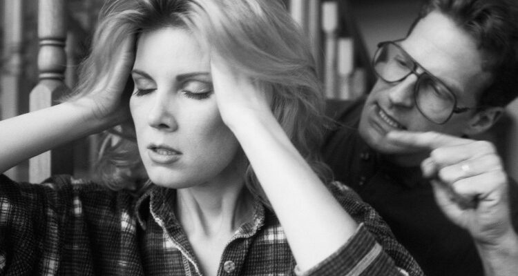 Газлайтинг: що це таке і як вчасно розпізнати маніпуляцію?