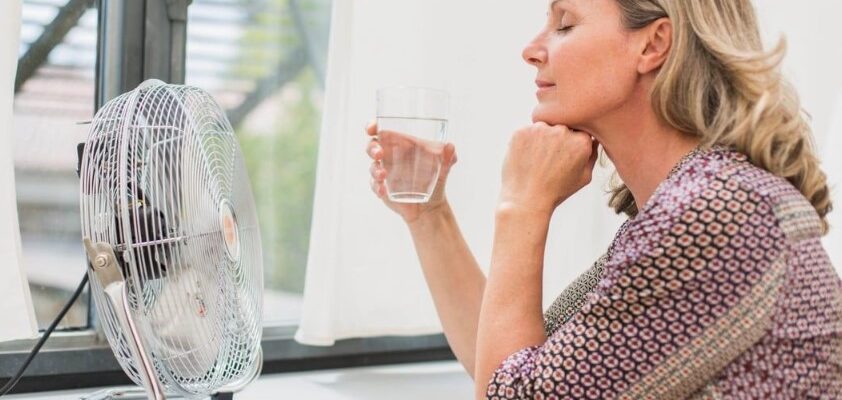 Клімакс у жінок: ознаки, етапи та як полегшити симптоми