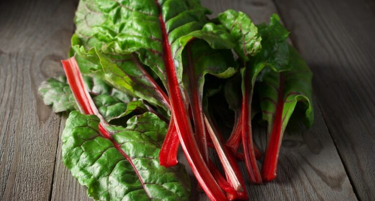 Мангольд: Корисні властивості та застосування в кулінарії і медицині