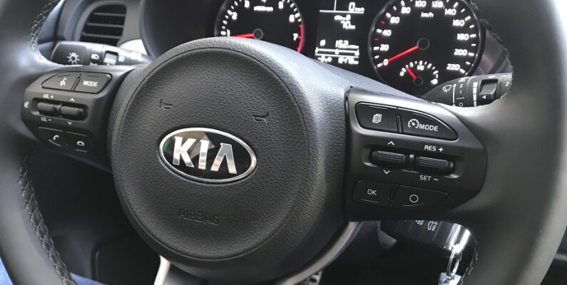 Сучасні авто: мультируль і сервокермо — нові стандарти керування