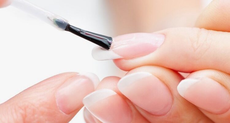 Праймер для нігтів: Навіщо потрібен і як його правильно використовувати?