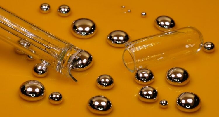 Збір ртуті: Що це таке і як безпечно її очистити з поверхні