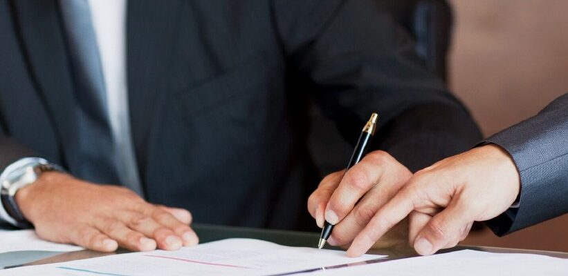 Строковий трудовий договір: визначення, особливості та переваги оформлення