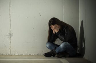 Що таке суїцид: визначення, причини та попередження явища