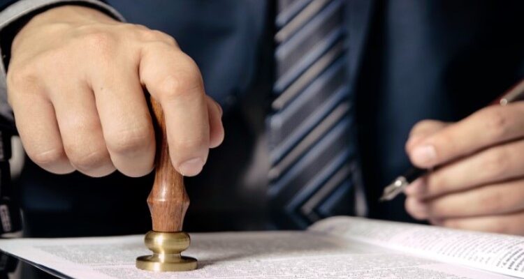 Апостиль: Що це таке і як його отримати в Україні?