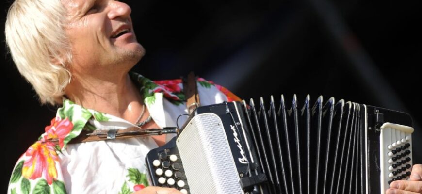 Що таке баян: Походження, значення та використання слова у культурі