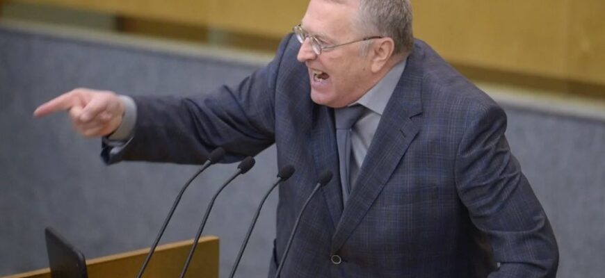 Демагогія: Визначення, Види та Вплив на Сучасне Суспільство