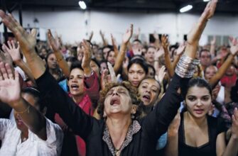 Фанатизм: Визначення, Ознаки та Як Зберегти Баланс у Житті