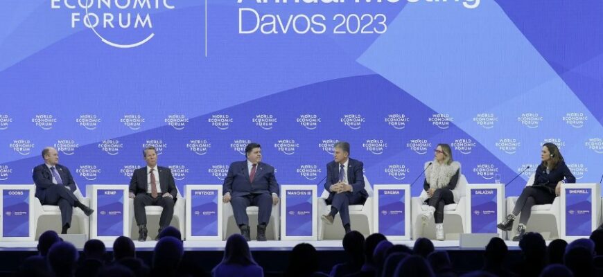 Що таке форум: еволюція від римської площі до сучасних онлайн-спільнот