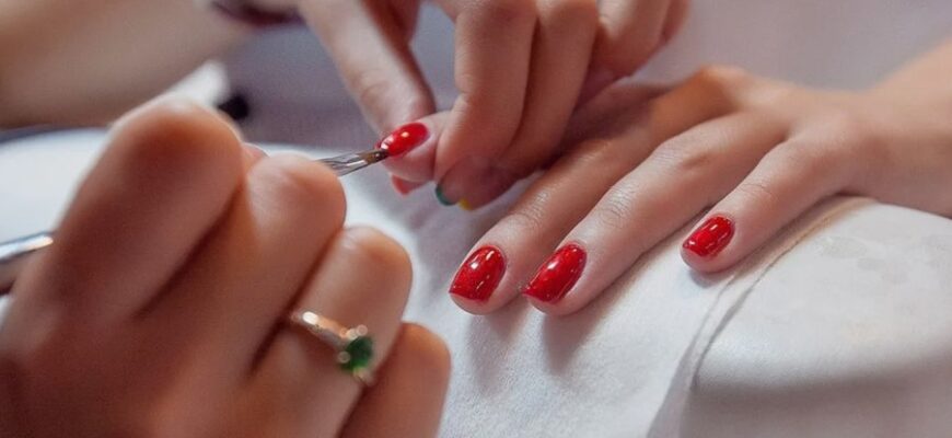 Гель-лак: Що це таке і як правильно його використовувати для нігтів?
