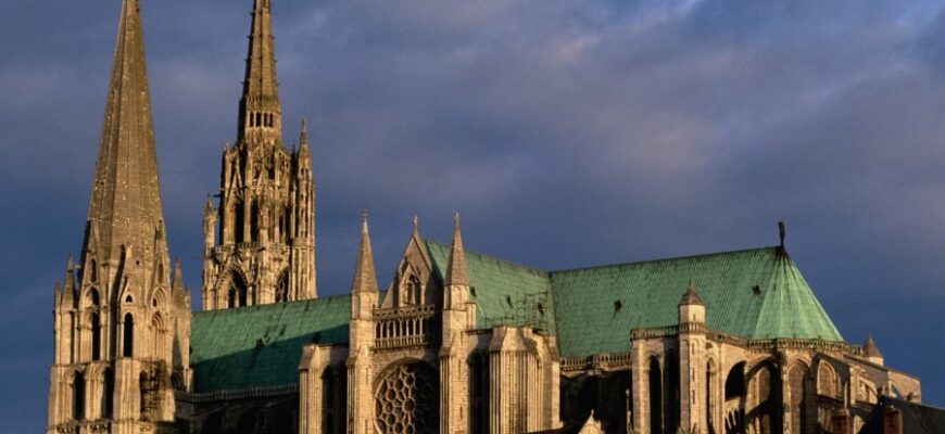 Готична архітектура: Основні риси та значення стилю у світі.