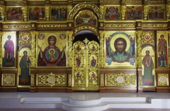 Що таке іконостас: значення та роль у православних храмах України