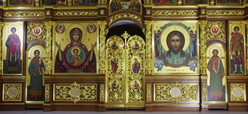 Що таке іконостас: значення та роль у православних храмах України