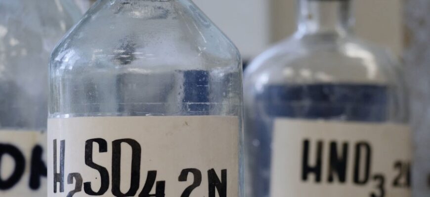 Що таке кислоти: Основи та застосування в повсякденному житті