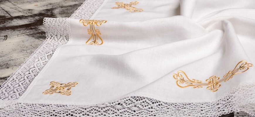 Крижма: Значення, Традиції та Як Обрати Ідеальний Вибір для Хрещення