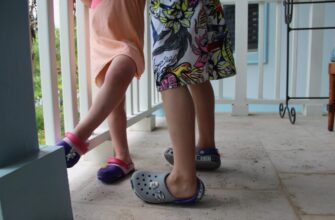 Крокси: історія, переваги та поради щодо вибору зручного взуття