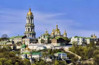 Лавра: Історія, значення та роль у духовній культурі України