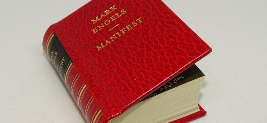 Що таке маніфест: сутність, значення та приклади використання