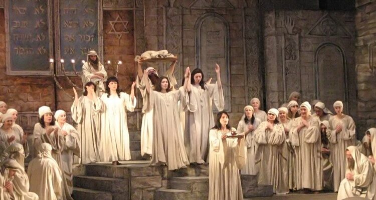 Опера: Історія, розвиток та вплив на сучасне музичне мистецтво