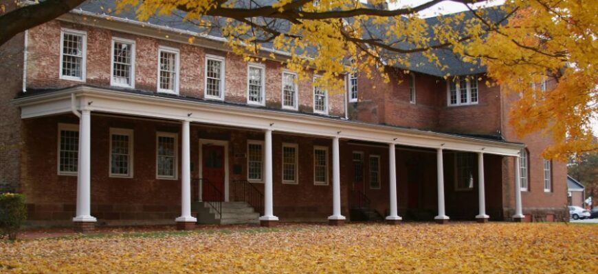 Що таке пансіон: зрозуміле пояснення і переваги проживання