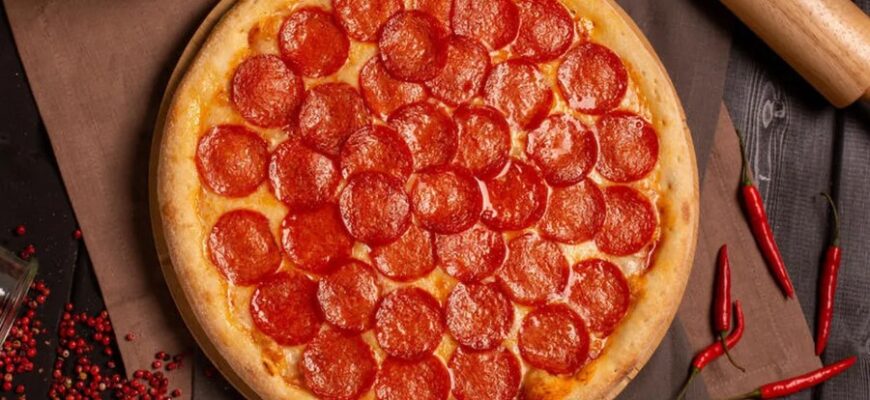 Пепероні: Історія, Склад та Особливості Популярної Пікантної Ковбаски