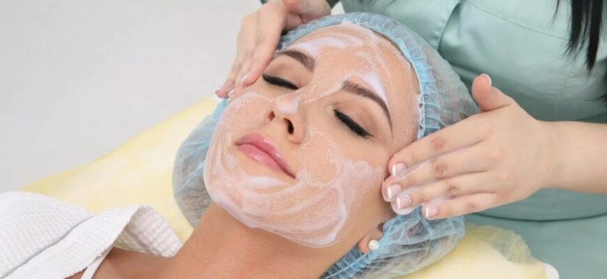Все, що потрібно знати про пілінг обличчя: види, користь і рекомендації