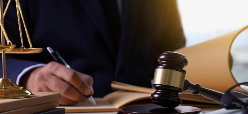 Прецедент: Визначення, значення та роль у правовій системі України