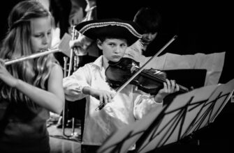 Пюпітр: Визначення, види та використання в музичній практиці